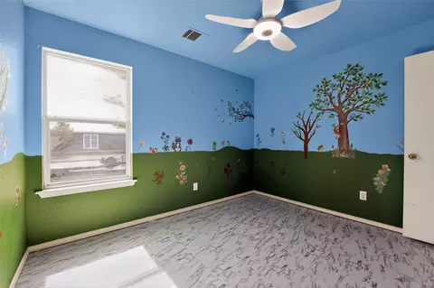 Bedroom - 152 Eagle Dr, Luling, TX 78648 photo 5 of 8