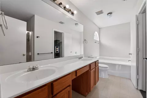 Bath - 152 Eagle Dr, Luling, TX 78648 photo 1 of 2
