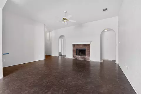 Living - 152 Eagle Dr, Luling, TX 78648 photo 4 of 6