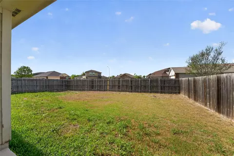 Exterior - 152 Eagle Dr, Luling, TX 78648 photo 4 of 5