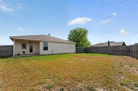 Exterior - 152 Eagle Dr, Luling, TX 78648 photo 5 of 5