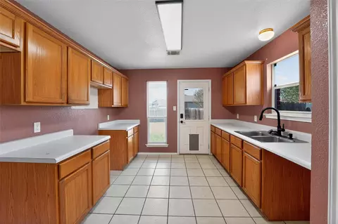 Kitchen - 152 Eagle Dr, Luling, TX 78648 photo 3 of 3