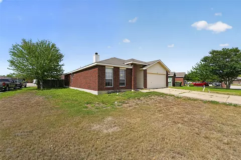 Exterior - 152 Eagle Dr, Luling, TX 78648 photo 2 of 5