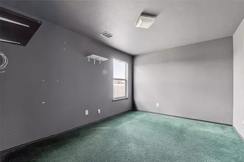 Bedroom - 152 Eagle Dr, Luling, TX 78648 photo 6 of 8