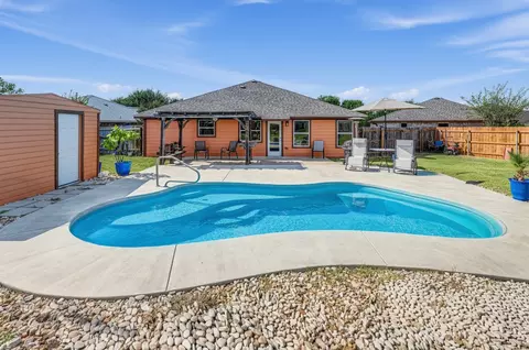 Exterior - 823 Ruby Ct, Jarrell, TX 76537 photo 4 of 5