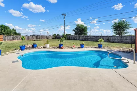 Exterior - 823 Ruby Ct, Jarrell, TX 76537 photo 3 of 5