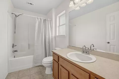Bath - 823 Ruby Ct, Jarrell, TX 76537 photo 1 of 2