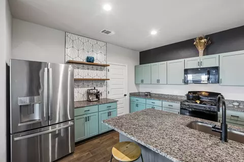 Kitchen - 11604 Comano Dr, Austin, TX 78747 photo 4 of 5
