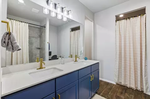 Bath - 11604 Comano Dr, Austin, TX 78747 photo 2 of 3