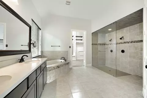 Bath - 1012 Hillrose Dr, Leander, TX 78641 photo 2 of 4