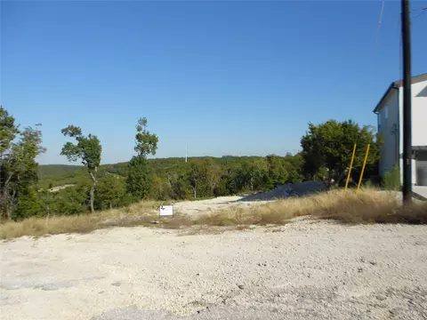 8305 Tombstone Cv, Lago Vista, TX 78645