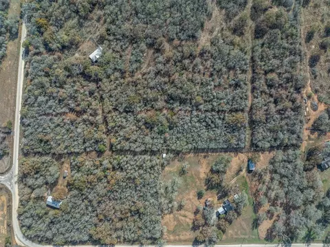 766 Bugtussle Ln, Luling, TX 78648 photo 8
