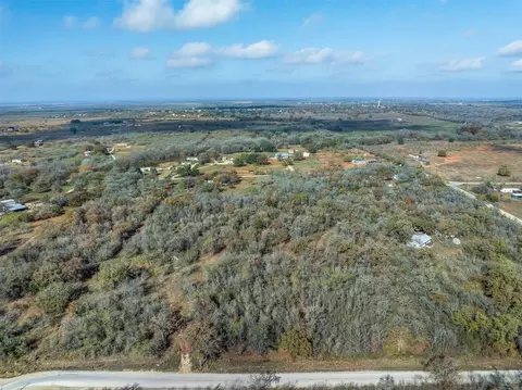 766 Bugtussle Ln, Luling, TX 78648 photo 10