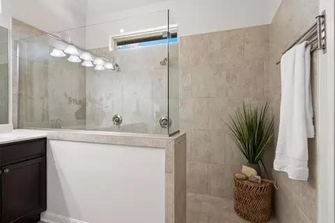 Bath - 1128 Clearwing Cir, Georgetown, TX 78626 photo 2 of 4