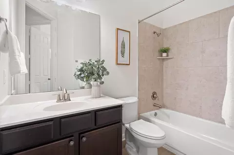 Bath - 1128 Clearwing Cir, Georgetown, TX 78626 photo 4 of 4