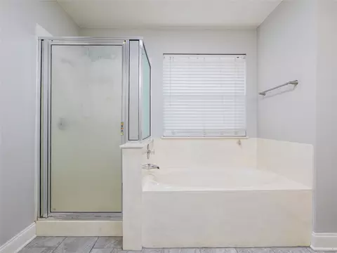 Bath - 3064 Bent Tree Loop, Round Rock, TX 78681 photo 2 of 3