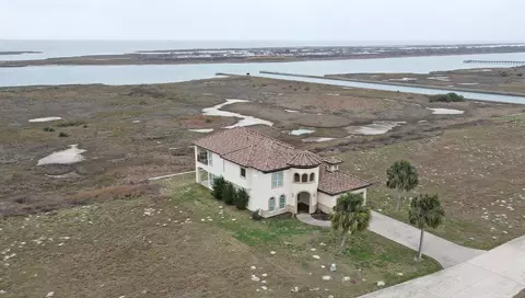 591 E Burgundy St, Port O'connor, TX 77982
