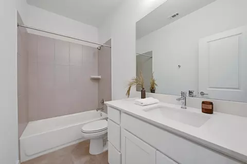 Bath - 529 B Burlington Dr, Buda, TX 78610 photo 4 of 4