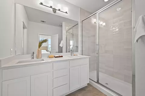 Bath - 529 B Burlington Dr, Buda, TX 78610 photo 3 of 4