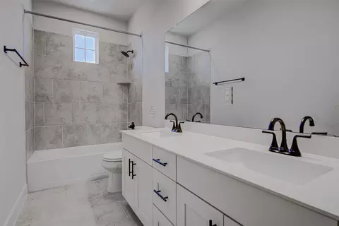 Bath - 822 Wild Pecan Loop, Buda, TX 78610 photo 3 of 4