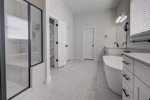 Bath - 822 Wild Pecan Loop, Buda, TX 78610 photo 4 of 4