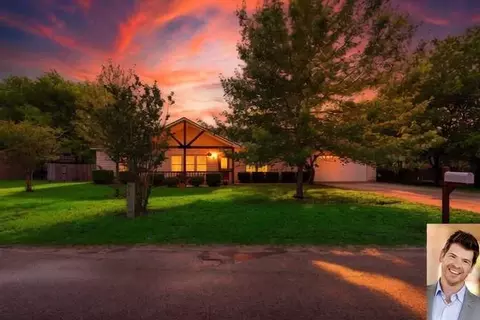 1221 Lovers Ln, Bastrop, TX 78602