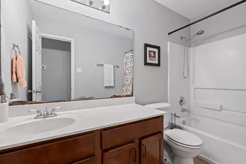 Bath - 140 Wolfberry Path, Buda, TX 78610 photo 3 of 4