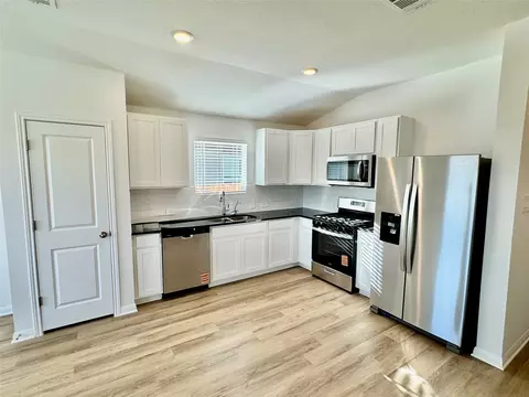 281 Texas Agate Dr, Kyle, TX 78640 photo 2