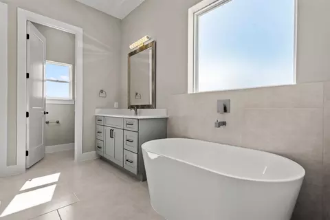 Bath - 123 Lila Ln, Bertram, TX 78605 photo 2 of 5