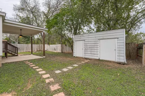 Exterior - 304 S Main St, Elgin, TX 78621 photo 6 of 6