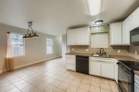 Kitchen - 304 S Main St, Elgin, TX 78621 photo 3 of 5
