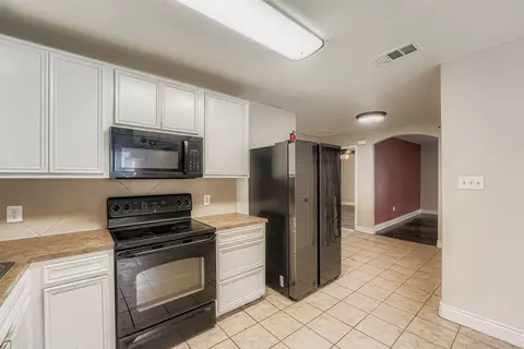 Kitchen - 304 S Main St, Elgin, TX 78621 photo 4 of 5