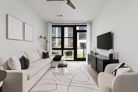 800 Embassy Dr #113, Austin, TX 78702