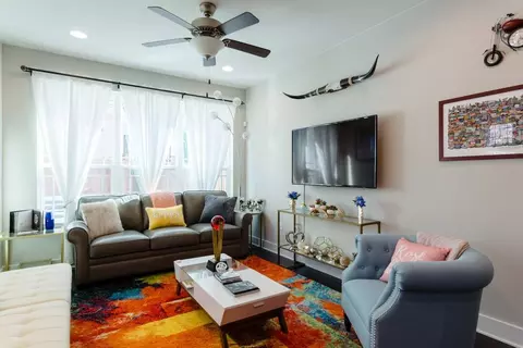 807 E 16th St #A, Austin, TX 78702