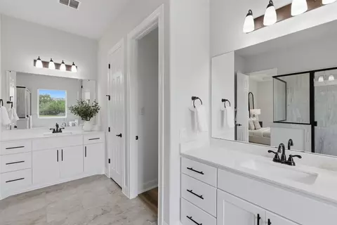 Bath - 1937 Halflinger Ln, Leander, TX 78641 photo 6 of 8