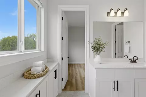 Bath - 1937 Halflinger Ln, Leander, TX 78641 photo 7 of 8
