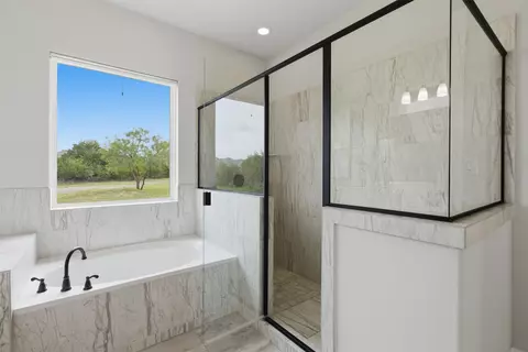 Bath - 1937 Halflinger Ln, Leander, TX 78641 photo 5 of 8