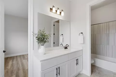 Bath - 1937 Halflinger Ln, Leander, TX 78641 photo 8 of 8