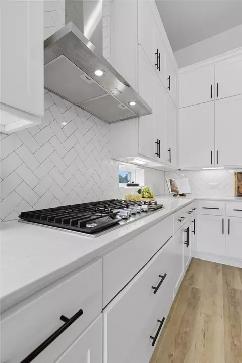 Kitchen - 1937 Halflinger Ln, Leander, TX 78641 photo 4 of 5
