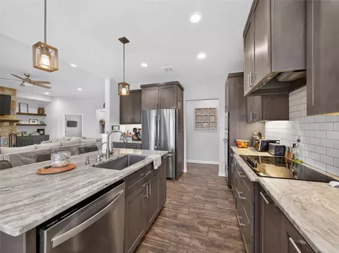 Kitchen - 494 Flash Cir, Luling, TX 78648 photo 2 of 3