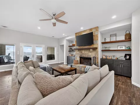 Living - 494 Flash Cir, Luling, TX 78648 photo 1 of 3