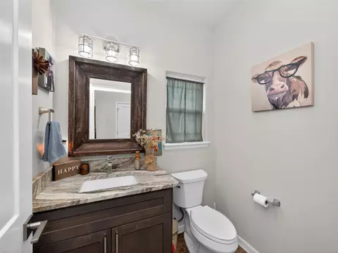 Bath - 494 Flash Cir, Luling, TX 78648 photo 7 of 7