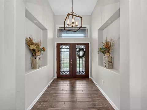 Entry Way - 494 Flash Cir, Luling, TX 78648 photo 2 of 2