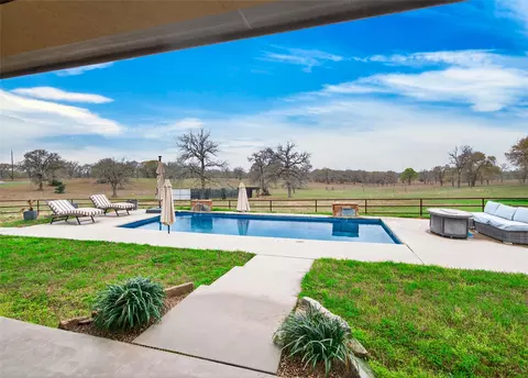 Exterior - 494 Flash Cir, Luling, TX 78648 photo 5 of 8