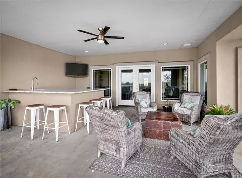 Exterior - 494 Flash Cir, Luling, TX 78648 photo 4 of 8