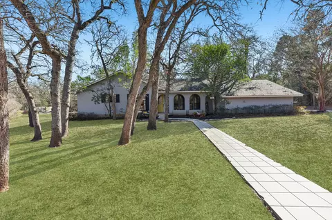 111 Post Oak Dr, Elgin, TX 78621