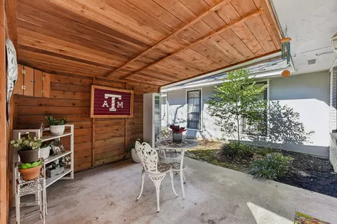 Exterior - 111 Post Oak Dr, Elgin, TX 78621 photo 3 of 10
