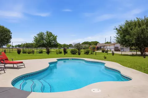 339 County Road 368, Taylor, TX 76574