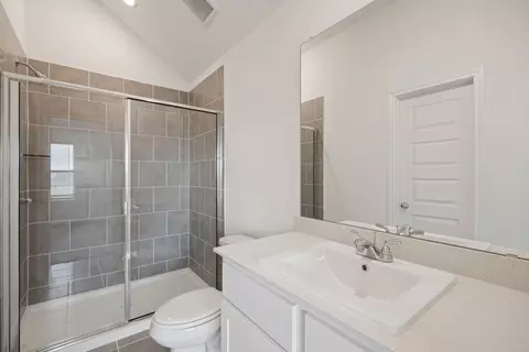 Bath - 332 Bendecido Loop, Elgin, TX 78621 photo 2 of 3
