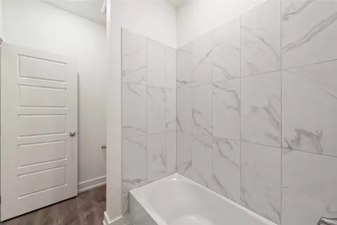 Bath - 564 Gus Loop, Georgetown, TX 78626 photo 4 of 6